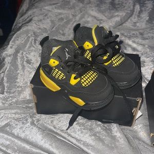 Baby Jordan’s black and yellow size 4c